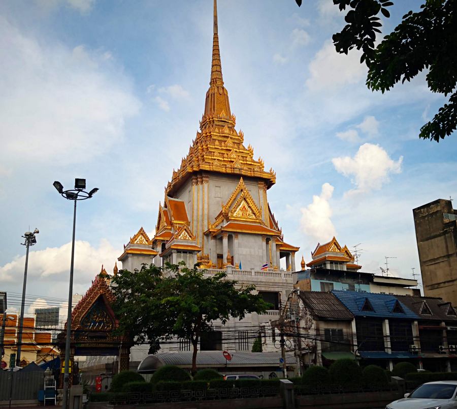 Golden Buddha at Wat Traimit | Travel Guide 